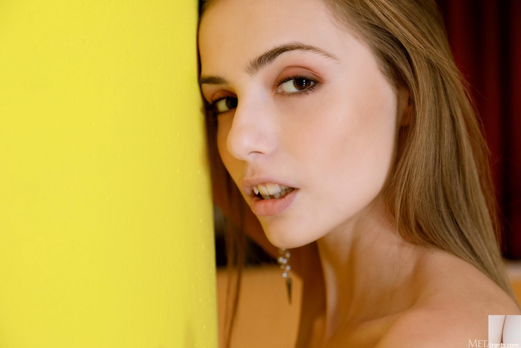 Elle Tan &#8211; Shelf Bra (111p)