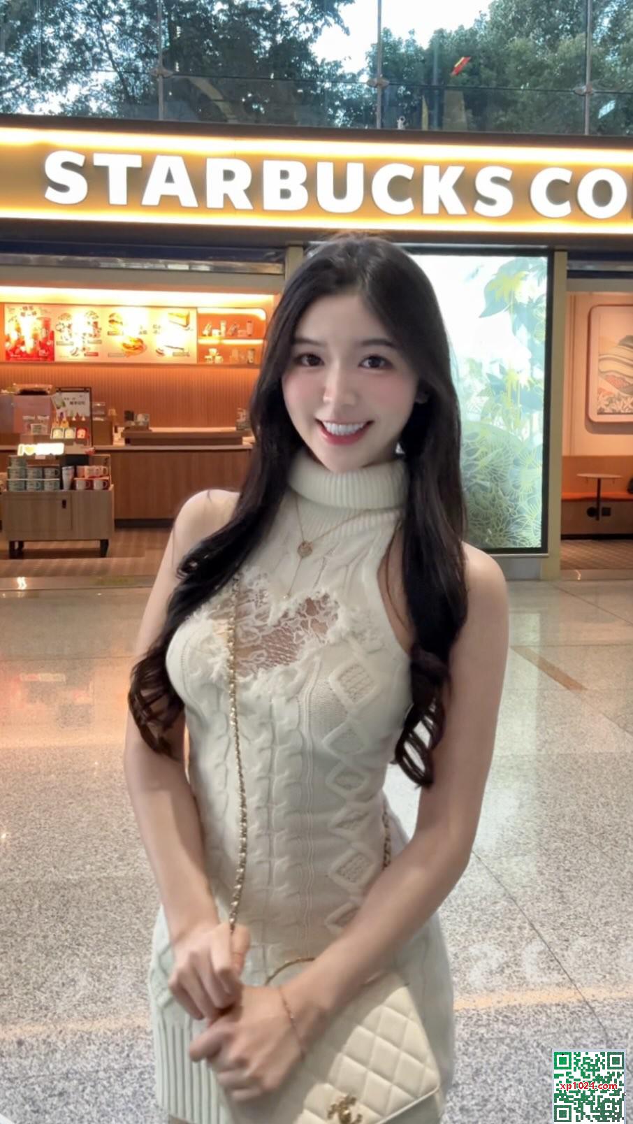 « Zhang Anqi (Qiqi) » Les seins blancs et beaux sont au centre du public (22p)