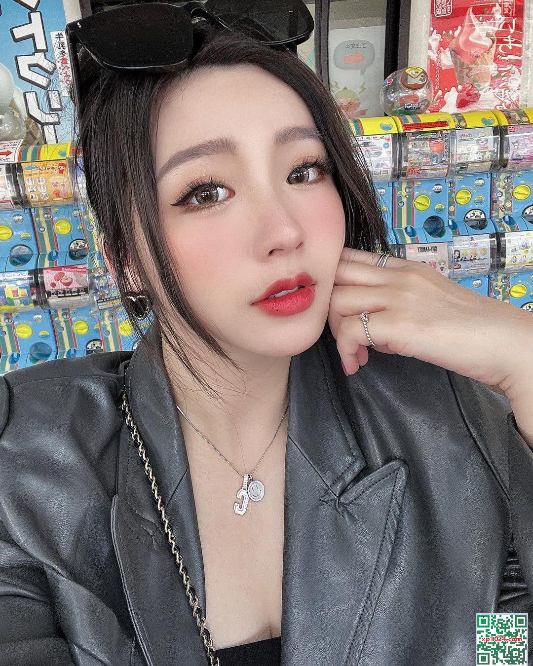 « Xiao Fujie » Les beaux seins sont sur le point de montrer son corps (22p)