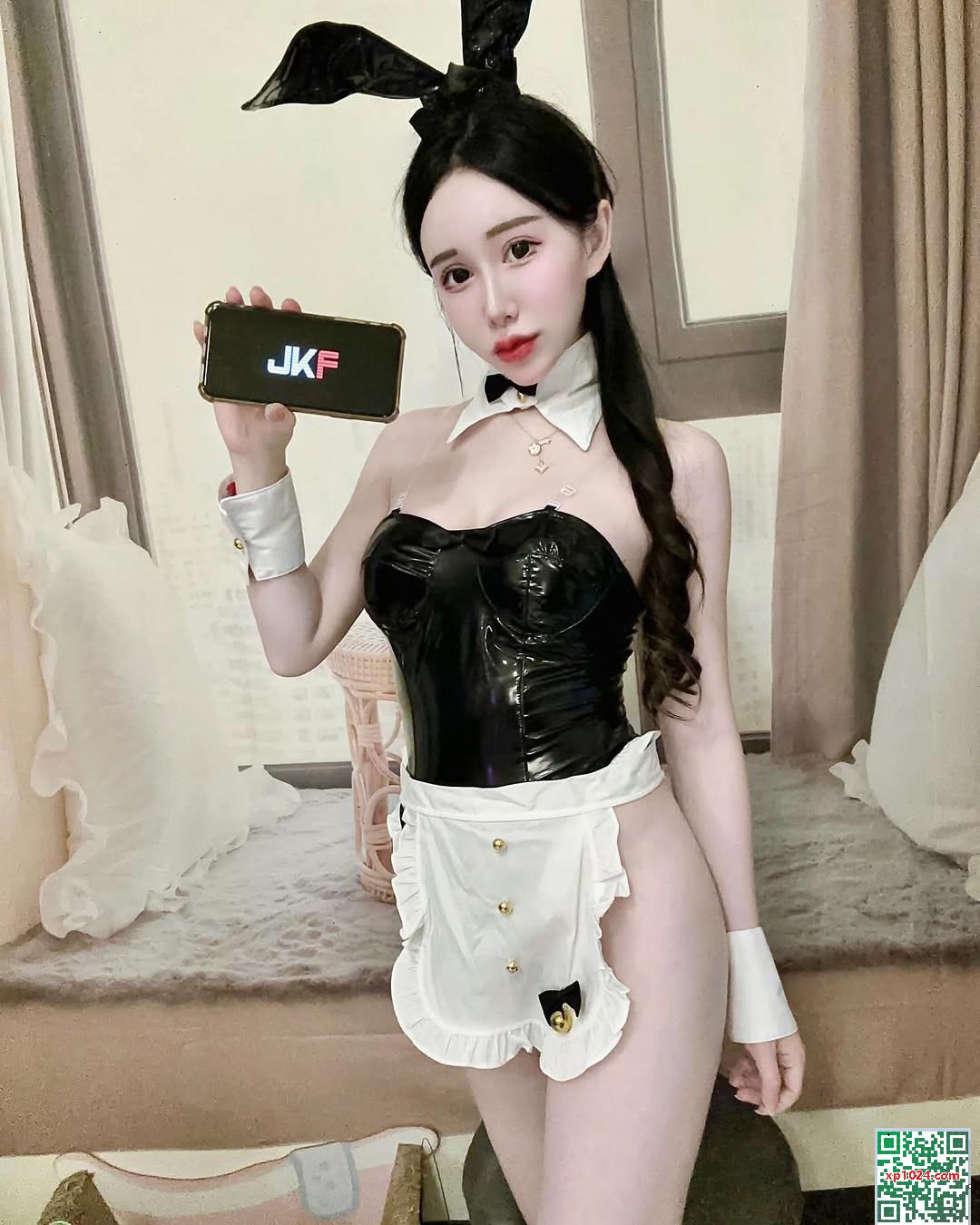 Une belle fille avec une figure de premier ordre « Miki_miki » (21p)