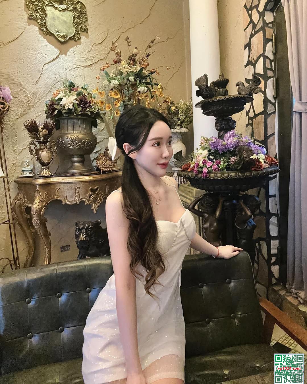 Une belle fille avec une figure de premier ordre « Miki_miki » (21p)