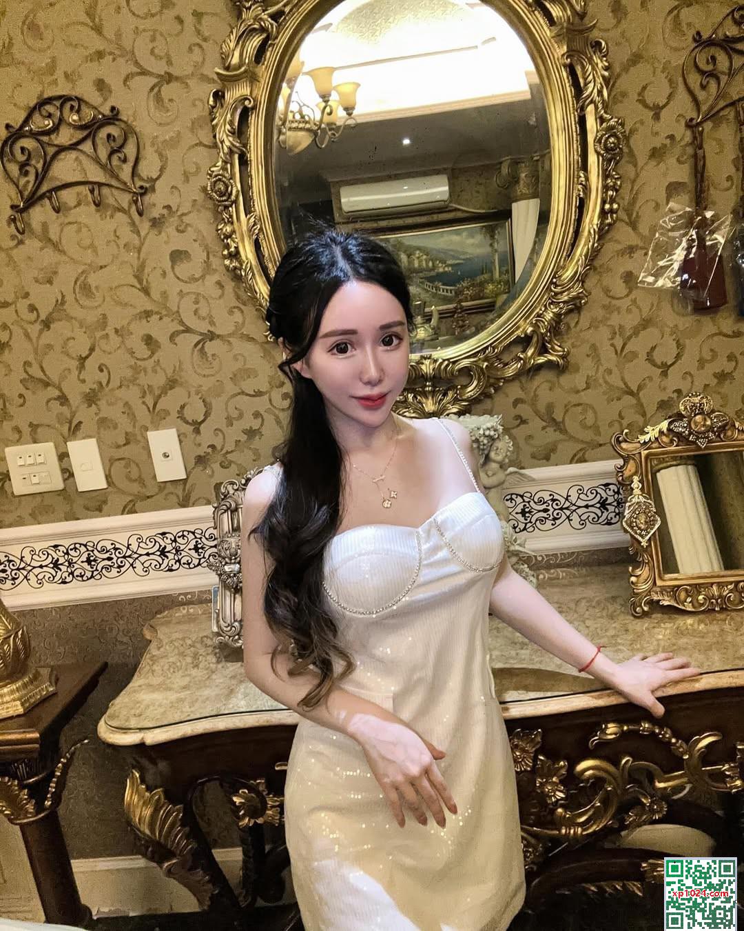 Une belle fille avec une figure de premier ordre « Miki_miki » (21p)