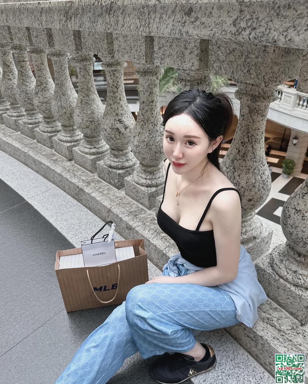 Une belle fille avec une figure de premier ordre « Miki_miki » (21p)