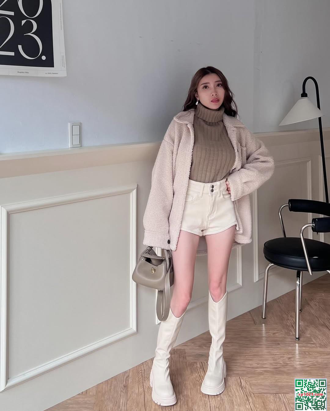 « Nicole » L&rsquo;impact visuel rend les gens faibles et incapables de se tenir debout (20p)