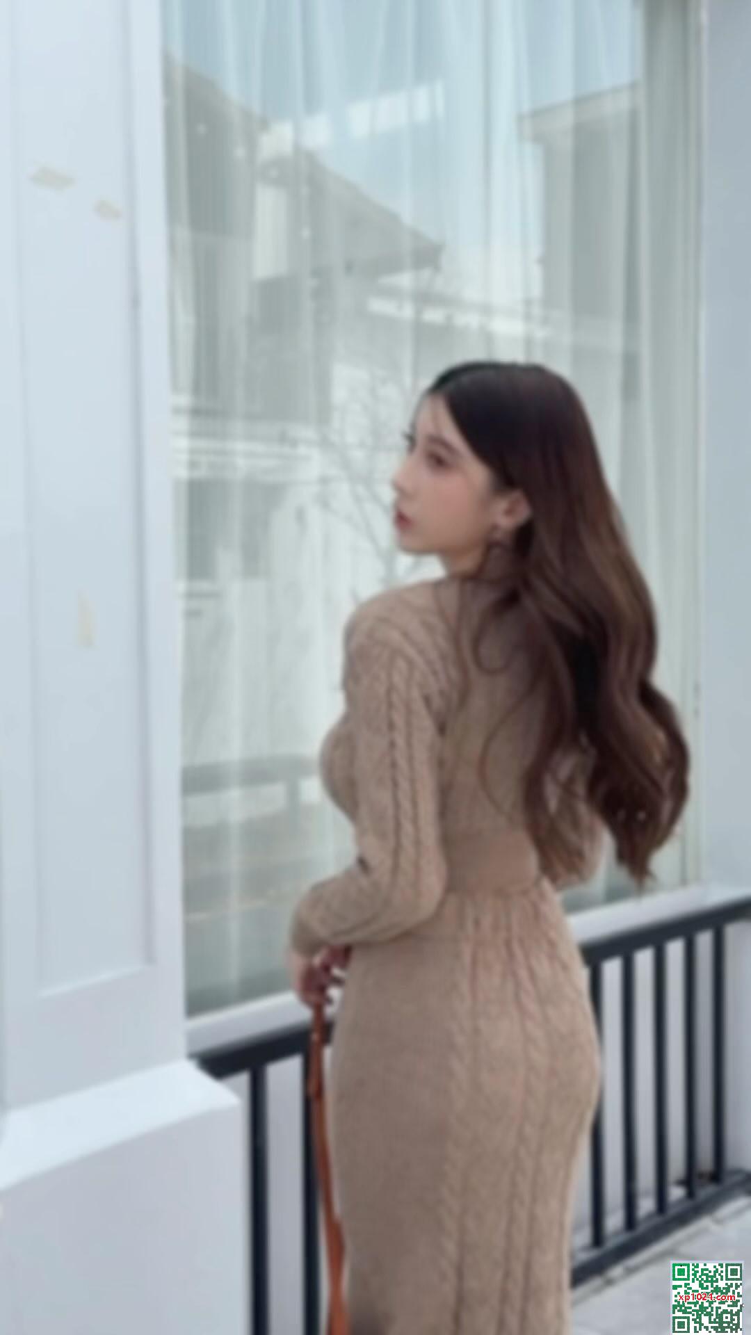 « Nicole » L&rsquo;impact visuel rend les gens faibles et incapables de se tenir debout (20p)