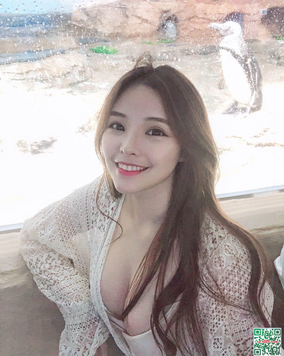 « Ziyi Cynthia » bombarde votre vue avec une perspective chaude (19p)