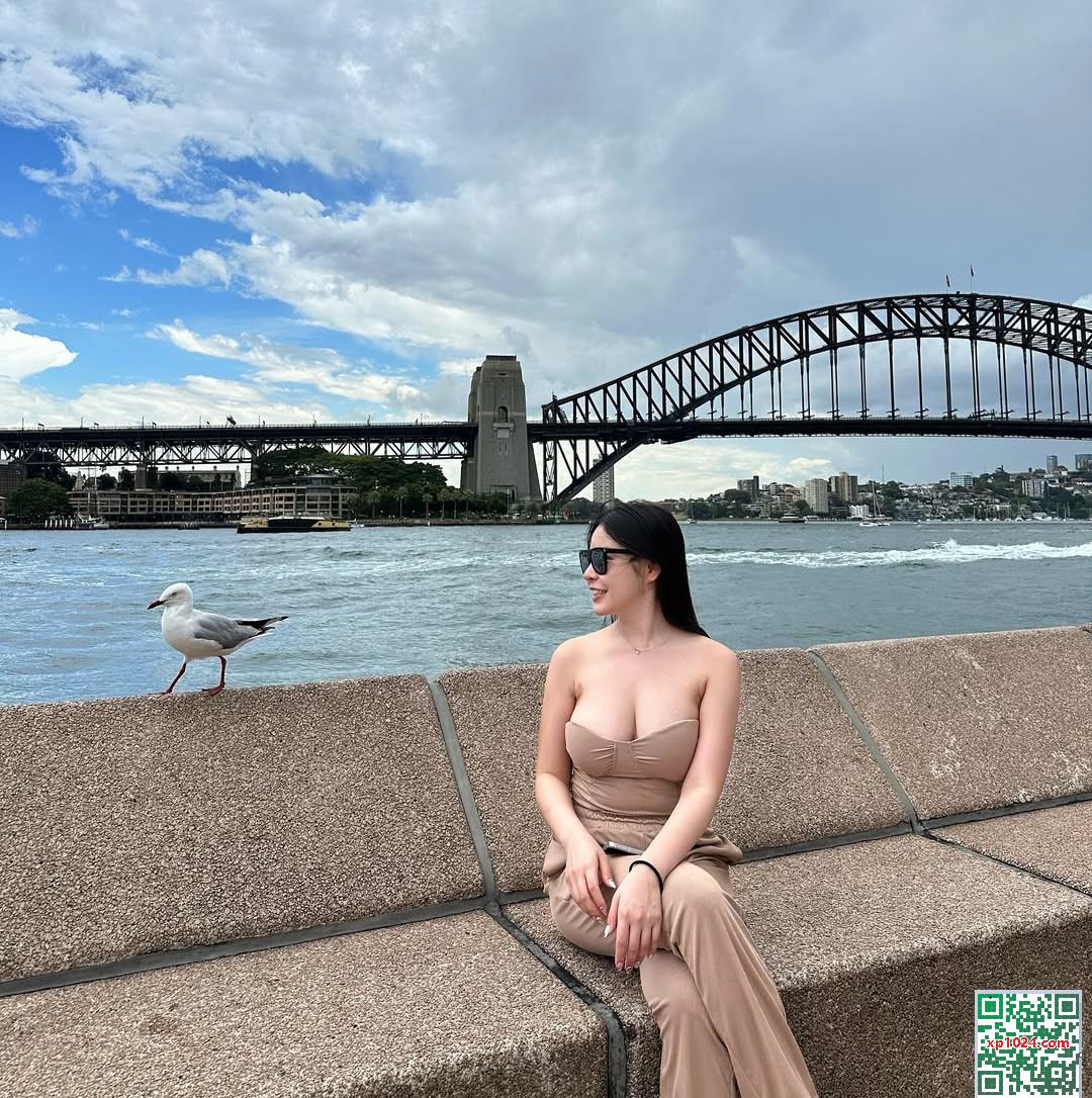 « Ziyi Cynthia » bombarde votre vue avec une perspective chaude (19p)