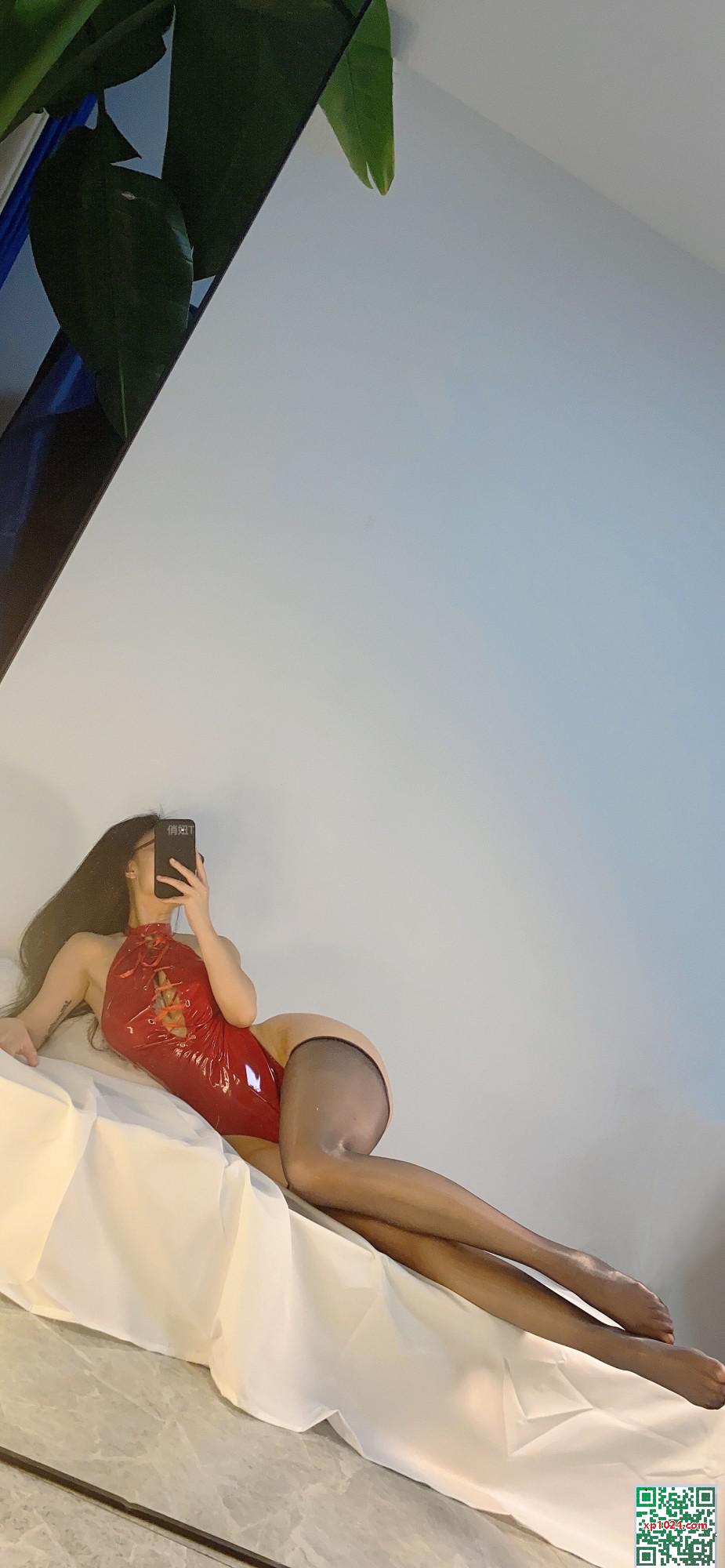 Qiao Niuqianiutt &#8211; ملابس جلدية حمراء (33 نقطة)