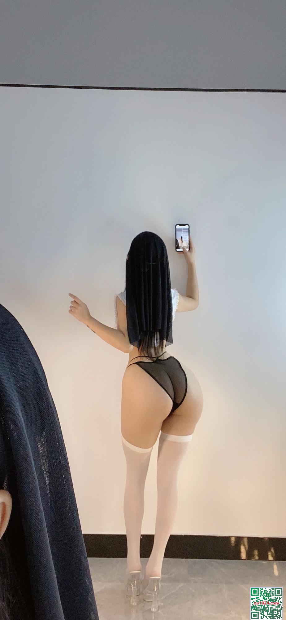 The Pretty Girl Qianiutt &#8211; Crazy Nun (24p)