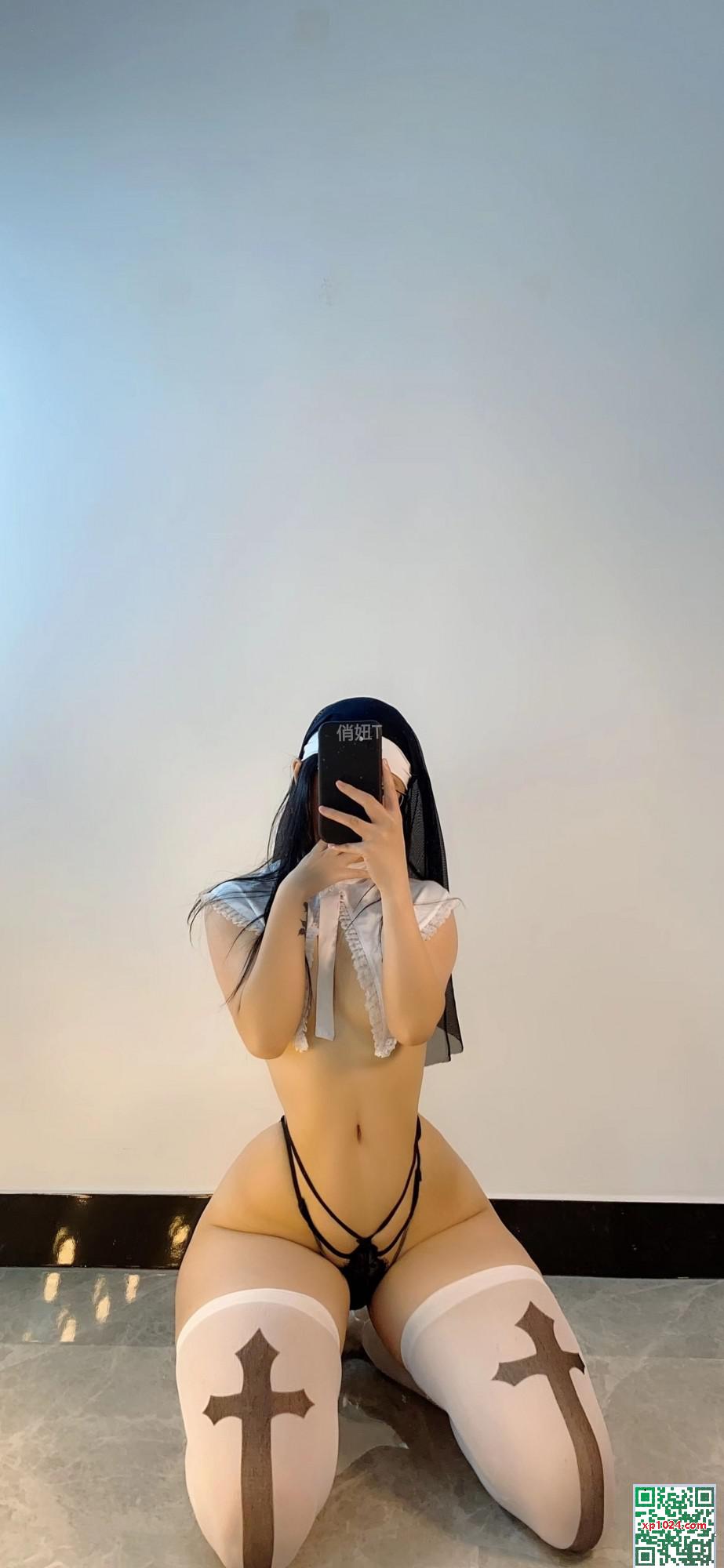 The Pretty Girl Qianiutt &#8211; Crazy Nun (24p)