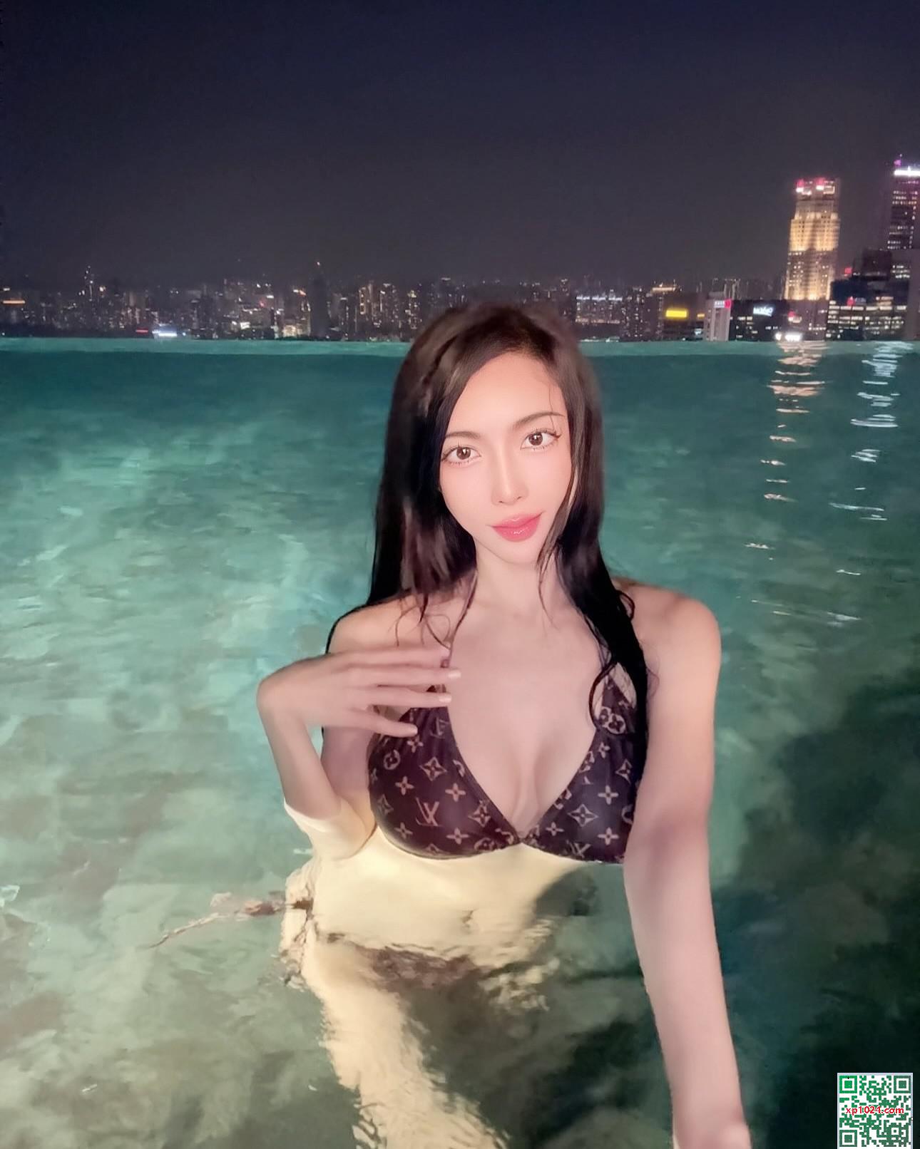 Tempérament de reine « Lin Mike » avec une taille fine et des seins (20p)