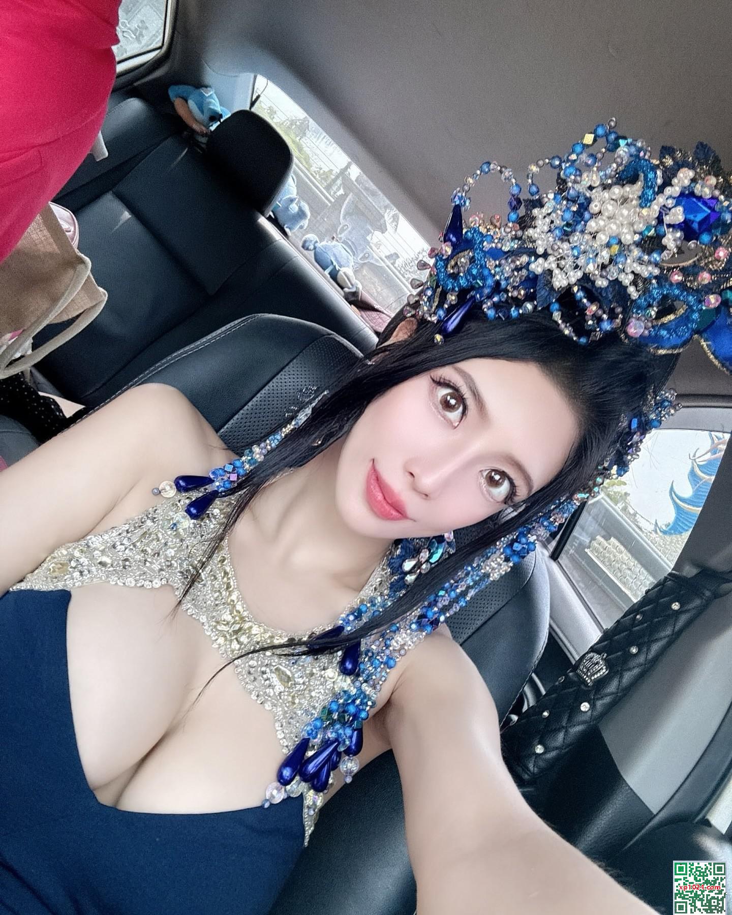 Tempérament de reine « Lin Mike » avec une taille fine et des seins (20p)