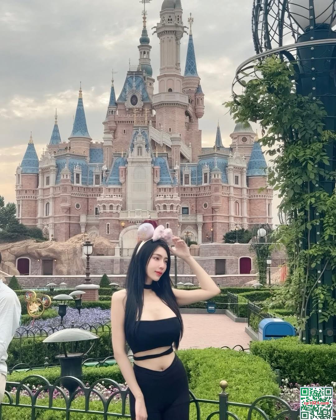 Tempérament de reine « Lin Mike » avec une taille fine et des seins (20p)