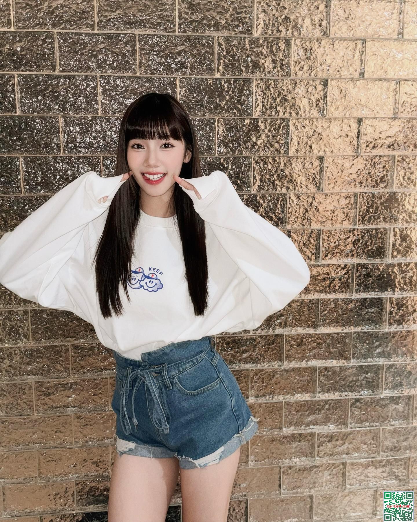 « Abby_lin Xialei » Tempérament de reine avec une taille mince et des seins (34p)