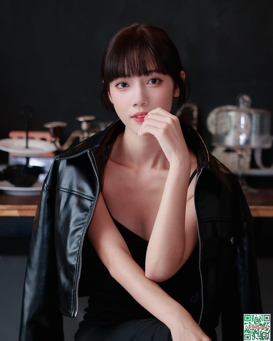 « Abby_lin Xialei » Tempérament de reine avec une taille mince et des seins (34p)