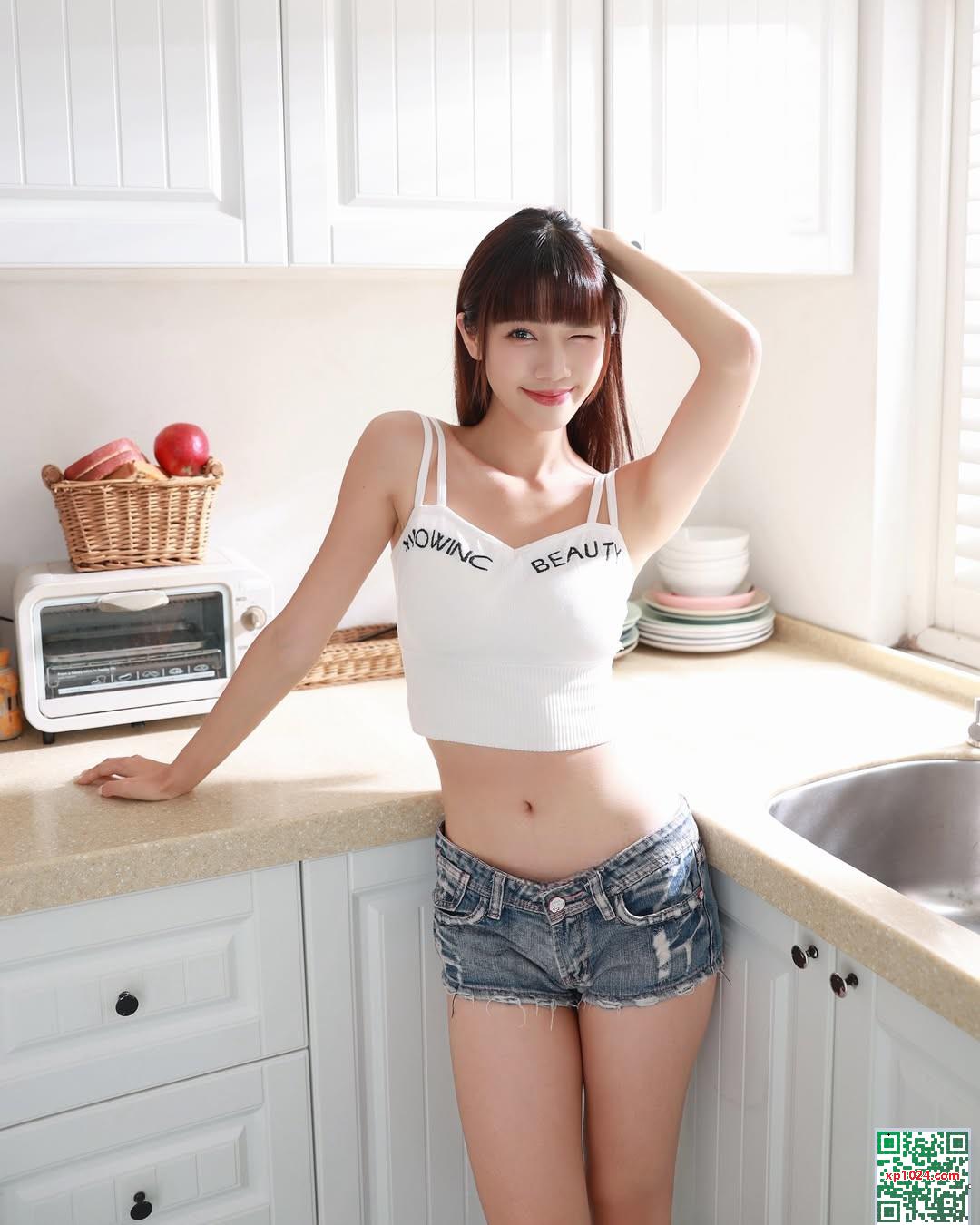 « Abby_lin Xialei » Tempérament de reine avec une taille mince et des seins (34p)