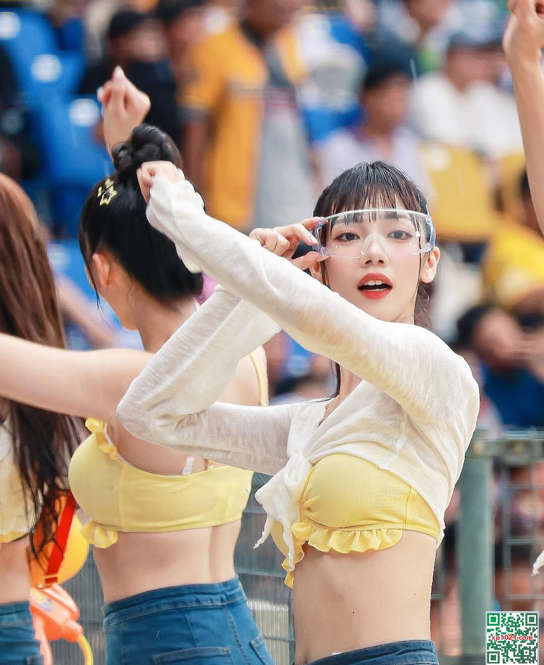 « Abby_lin Xialei » Tempérament de reine avec une taille mince et des seins (34p)
