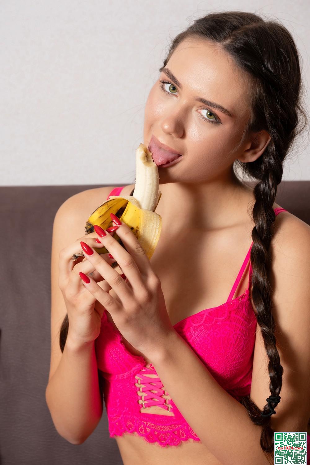(SexArt) মার্চ 20, 2025 &#8211; ভিক্সি রাফি &#8211; নিম্বল বিউটি (112 পি)