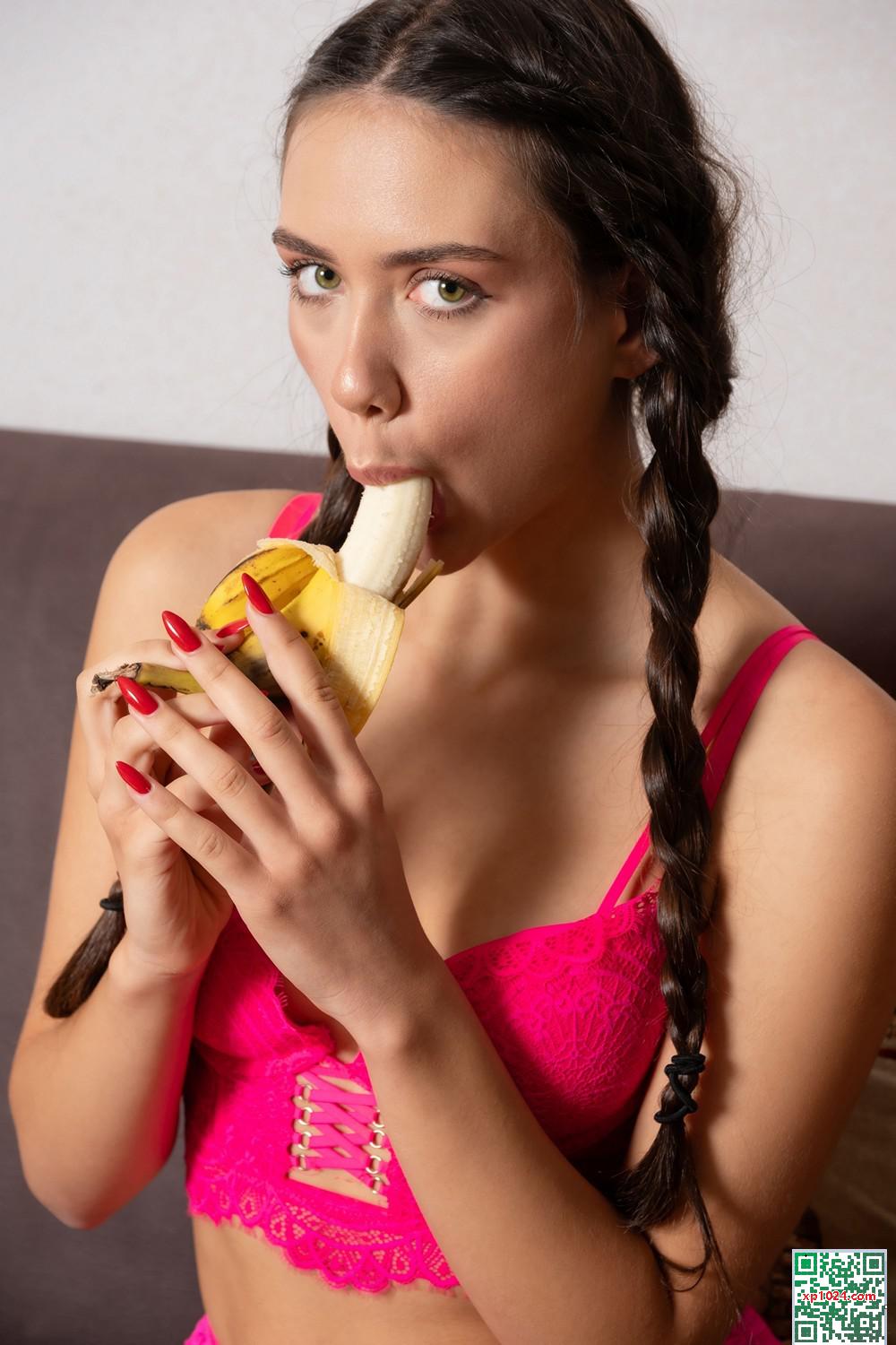 (SexArt) মার্চ 20, 2025 &#8211; ভিক্সি রাফি &#8211; নিম্বল বিউটি (112 পি)