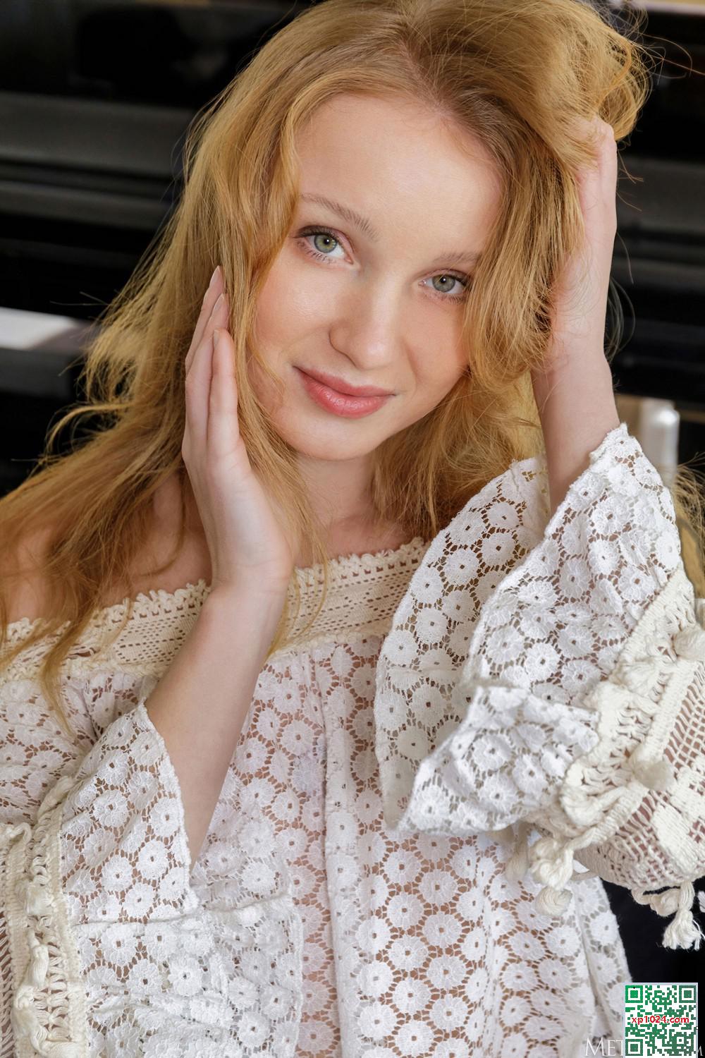 (MetArt) 21 mars 2025 &#8211; Dana Red &#8211; naturellement rayonnant (122p)