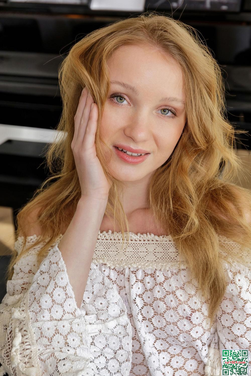 (MetArt) 21 mars 2025 &#8211; Dana Red &#8211; naturellement rayonnant (122p)