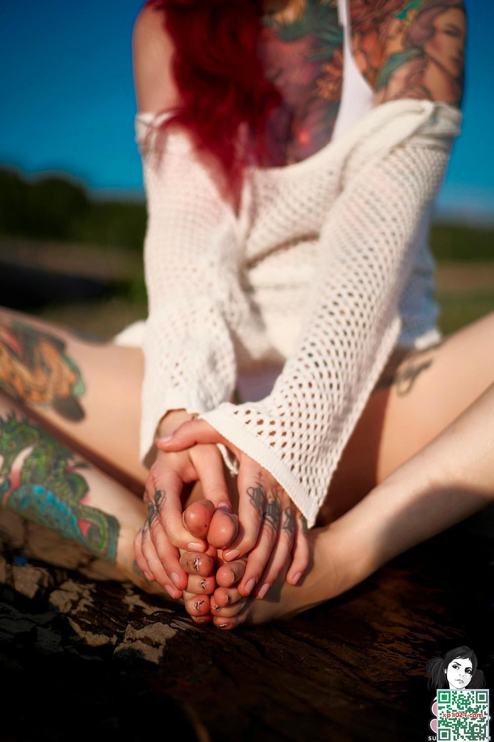 (Suicide Girls) 20 mars 2025 &#8211; Hellia &#8211; les sirènes existent (48p)