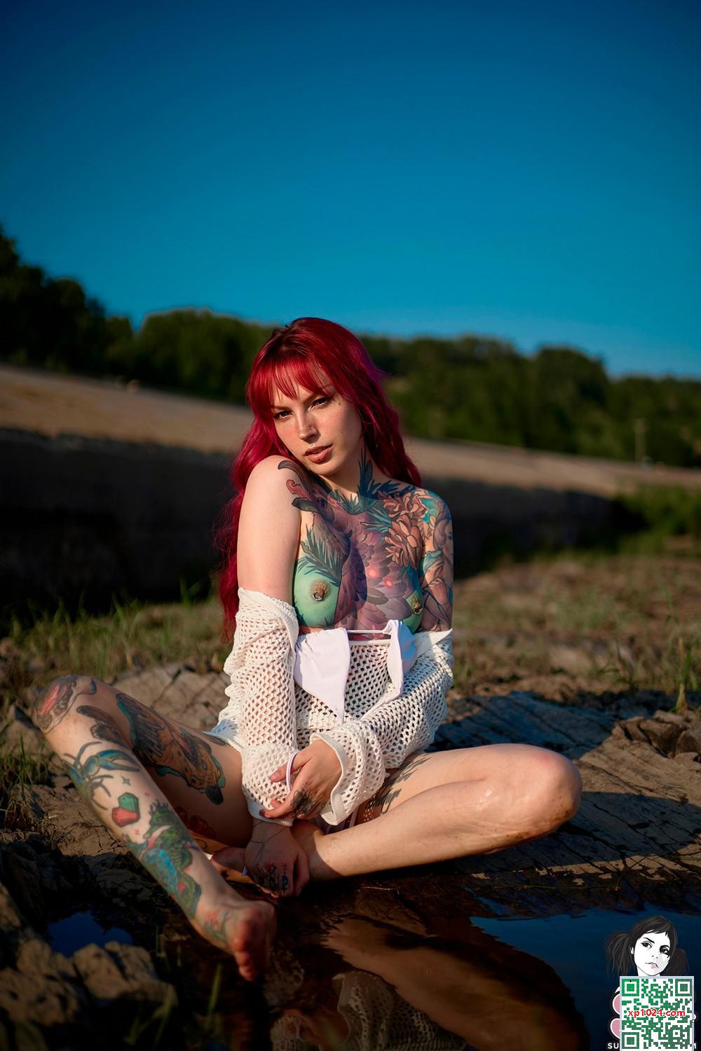 (Suicide Girls) 20 mars 2025 &#8211; Hellia &#8211; les sirènes existent (48p)