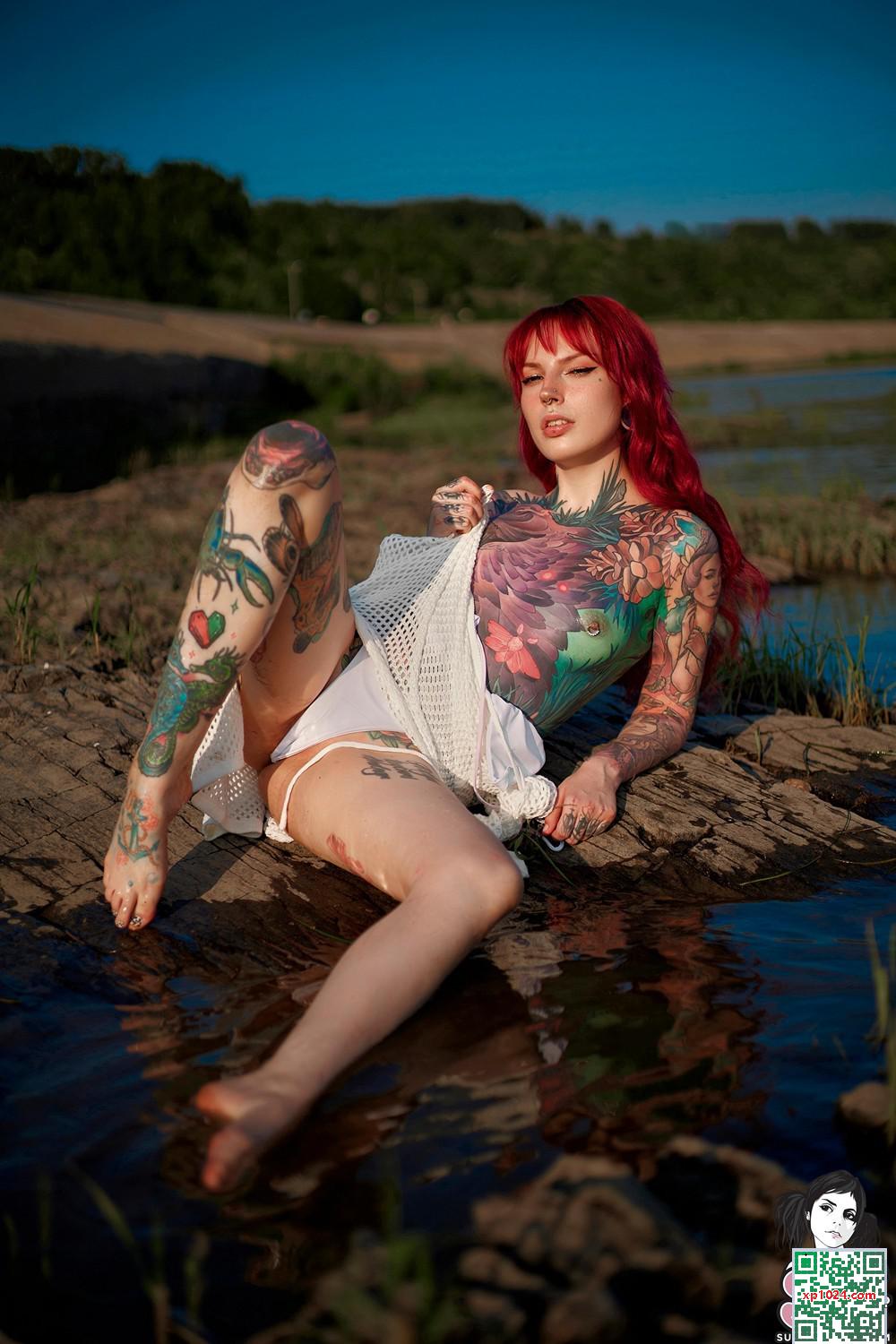 (Suicide Girls) 20 mars 2025 &#8211; Hellia &#8211; les sirènes existent (48p)