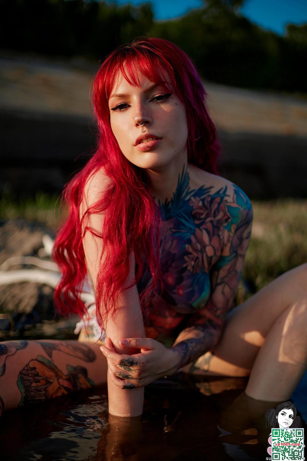 (Suicide Girls) 20 mars 2025 &#8211; Hellia &#8211; les sirènes existent (48p)