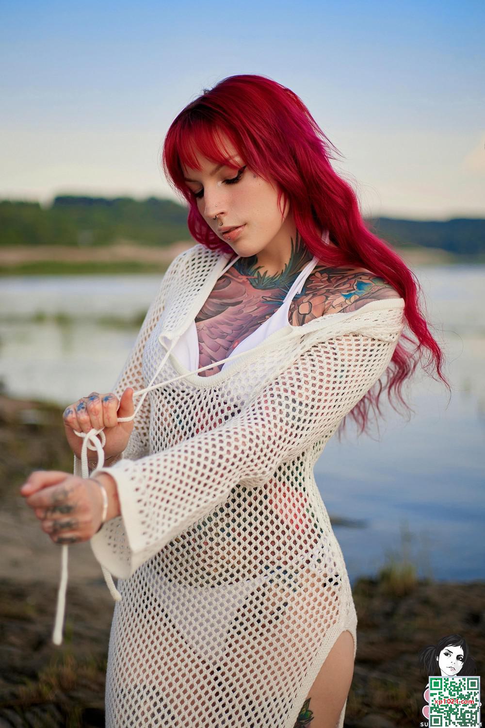 (Suicide Girls) 20 mars 2025 &#8211; Hellia &#8211; les sirènes existent (48p)
