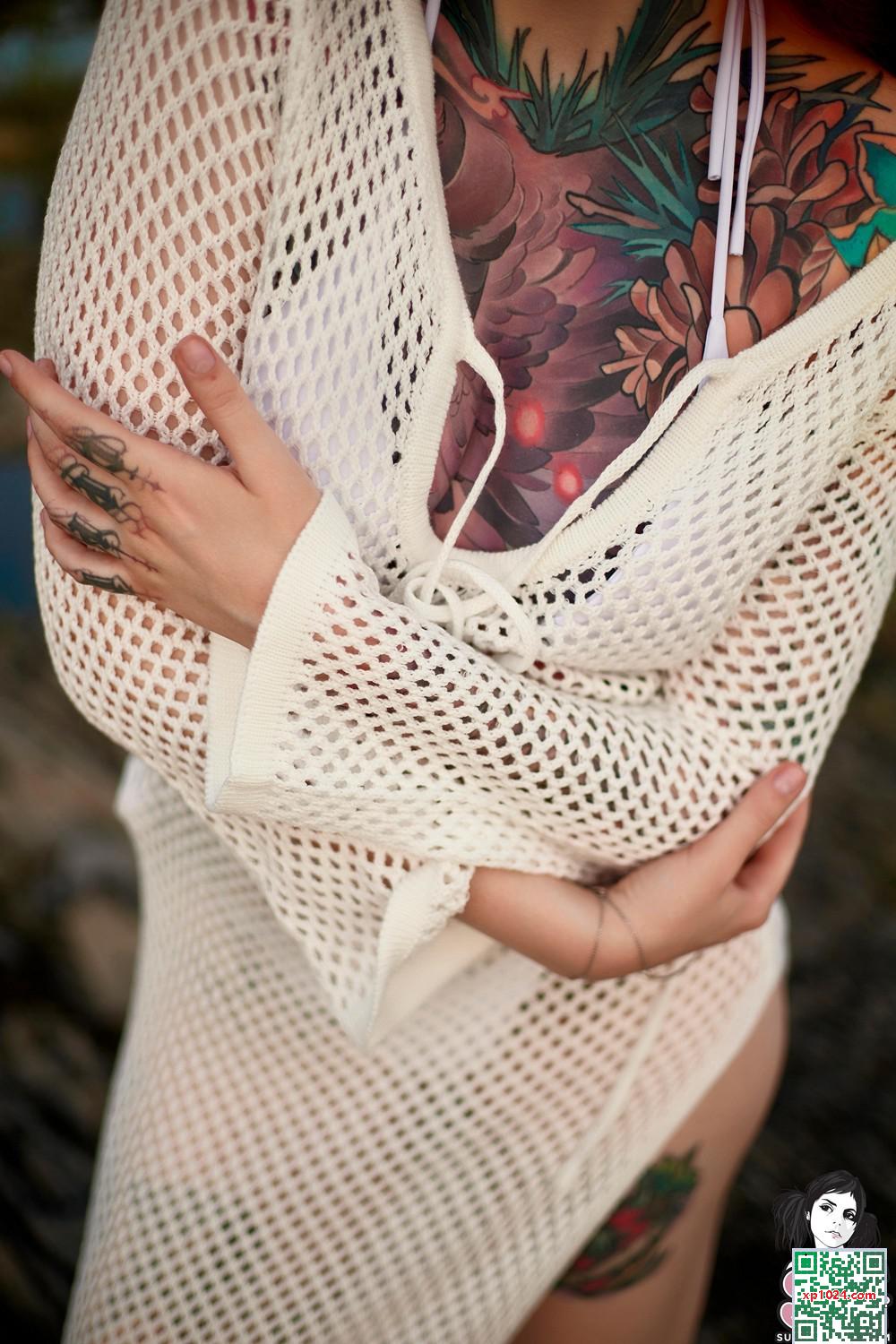 (Suicide Girls) 20 mars 2025 &#8211; Hellia &#8211; les sirènes existent (48p)