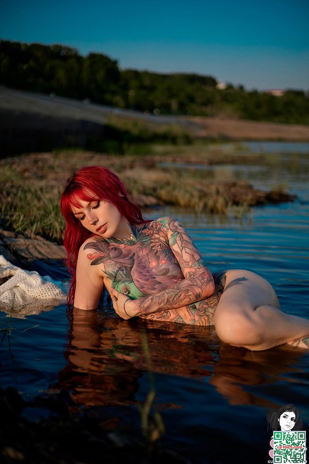 (Suicide Girls) 20 mars 2025 &#8211; Hellia &#8211; les sirènes existent (48p)