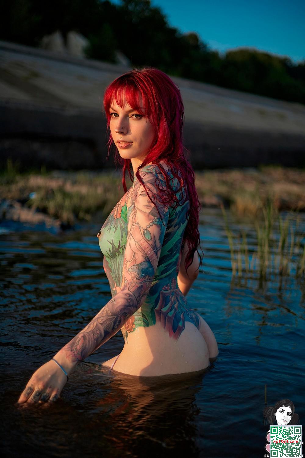 (Suicide Girls) 20 mars 2025 &#8211; Hellia &#8211; les sirènes existent (48p)