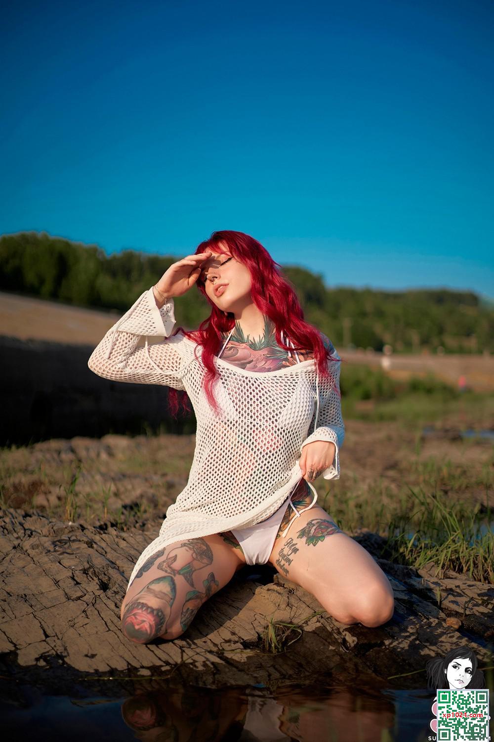 (Suicide Girls) 20 mars 2025 &#8211; Hellia &#8211; les sirènes existent (48p)