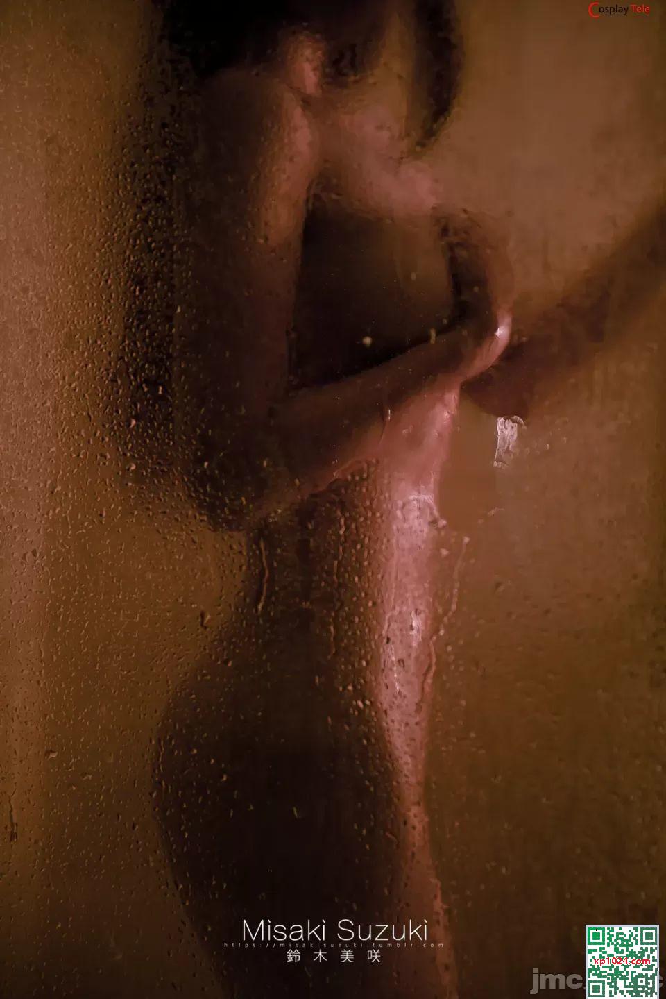 Suzuki Misaki &#8211; Salle de bain (55p)