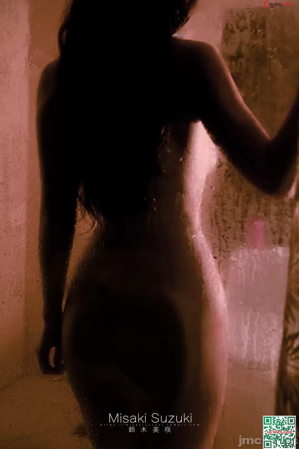 Suzuki Misaki &#8211; Salle de bain (55p)