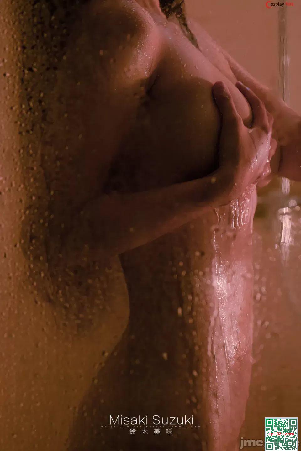 Suzuki Misaki &#8211; Salle de bain (55p)