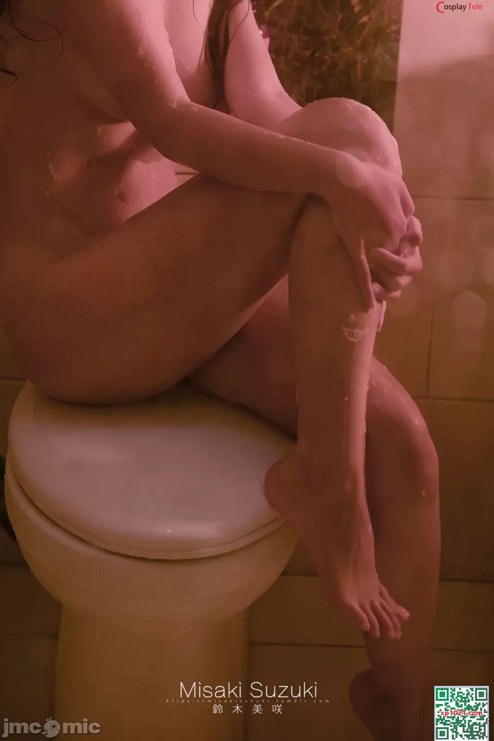 Suzuki Misaki &#8211; Salle de bain (55p)