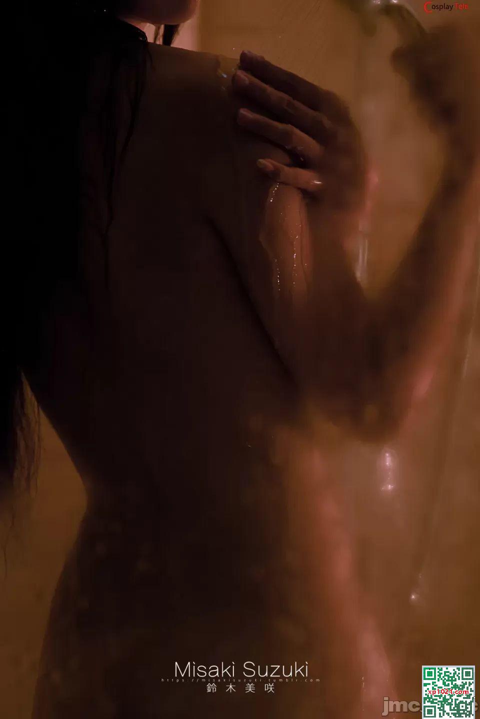 Suzuki Misaki &#8211; Salle de bain (55p)