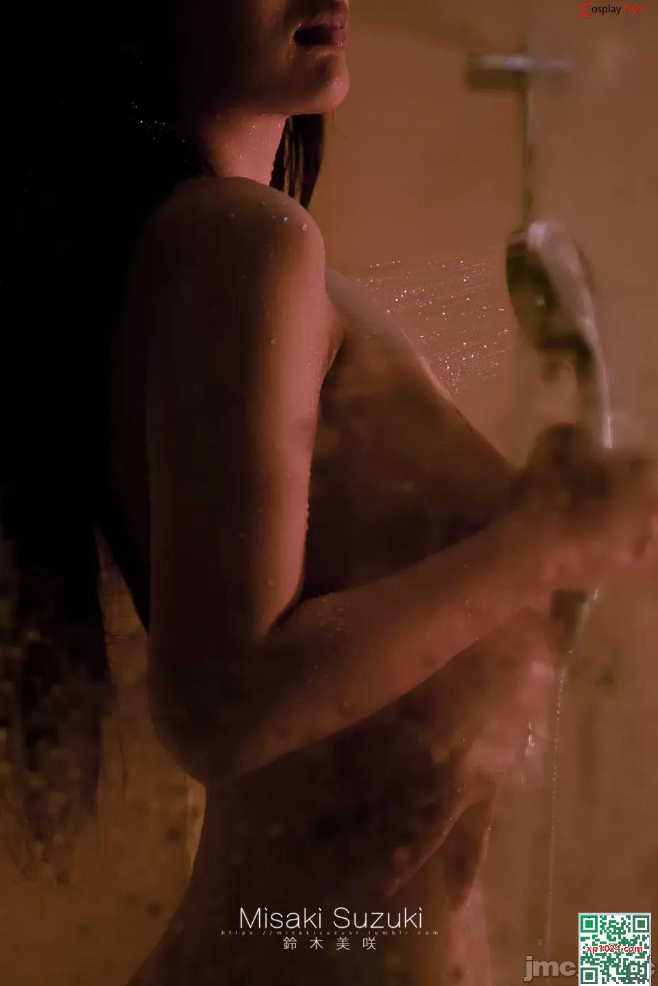 Suzuki Misaki &#8211; Salle de bain (55p)