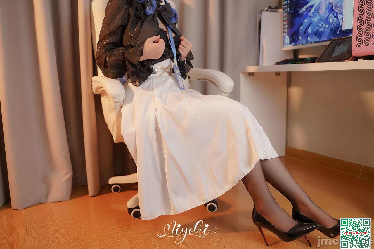 Misaki Suzuki &#8211; تريد أن تكون معبودك (Ganyu China Merchants Bank Linkage) (33p)