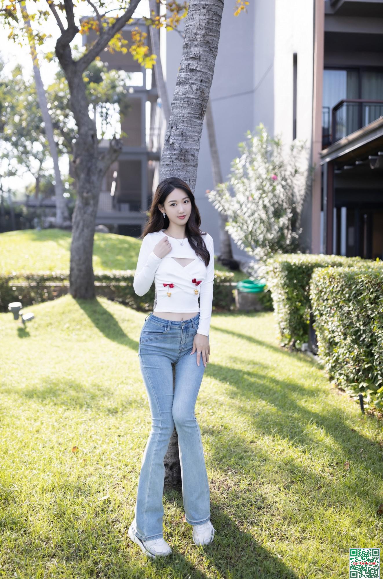 Tang Anqi Outdoor Jeans Photo (81p)