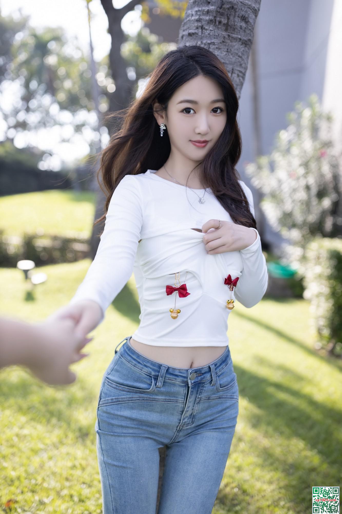 Tang Anqi Outdoor Jeans Photo (81p)