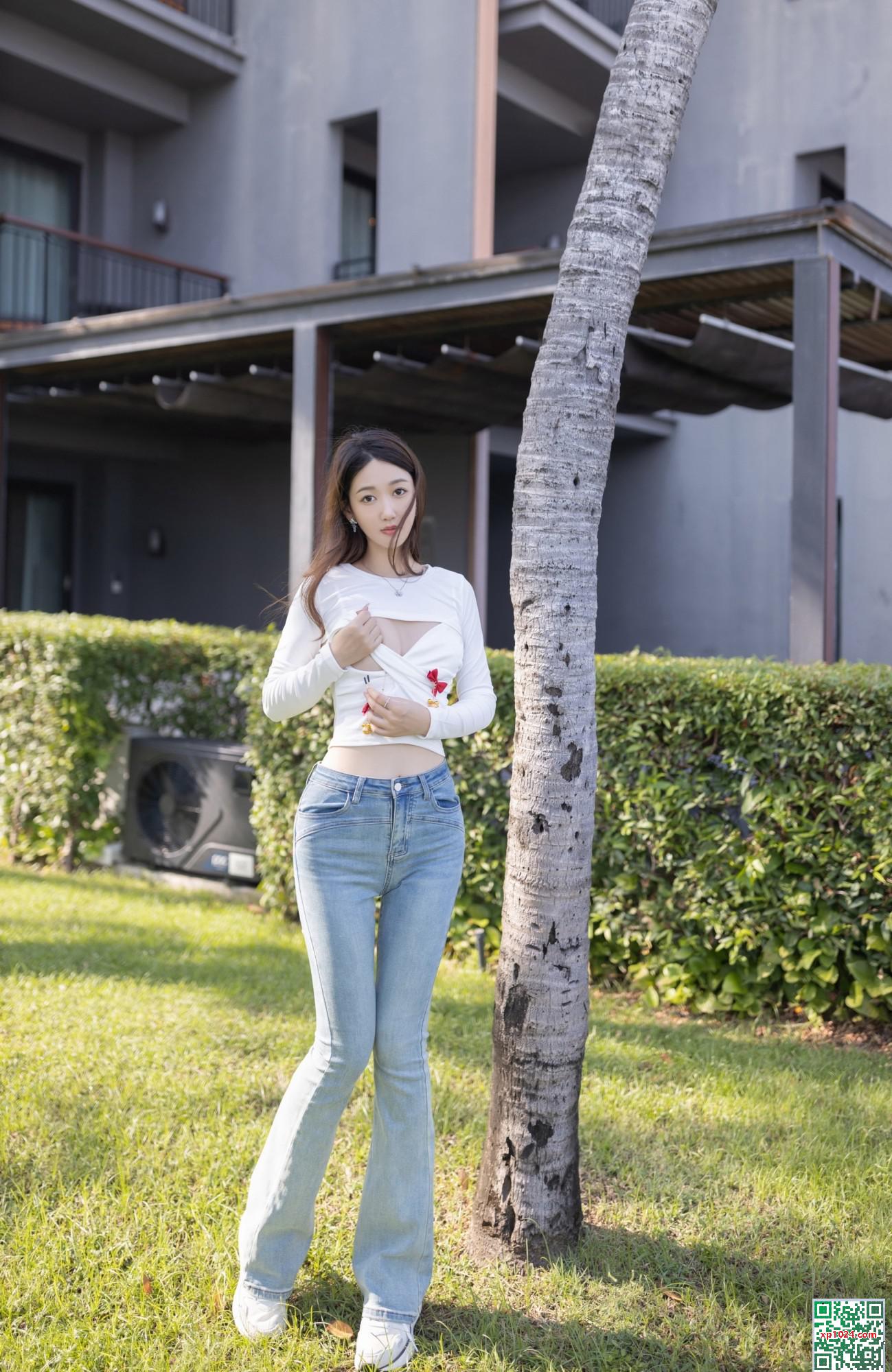 Tang Anqi Outdoor Jeans Photo (81p)
