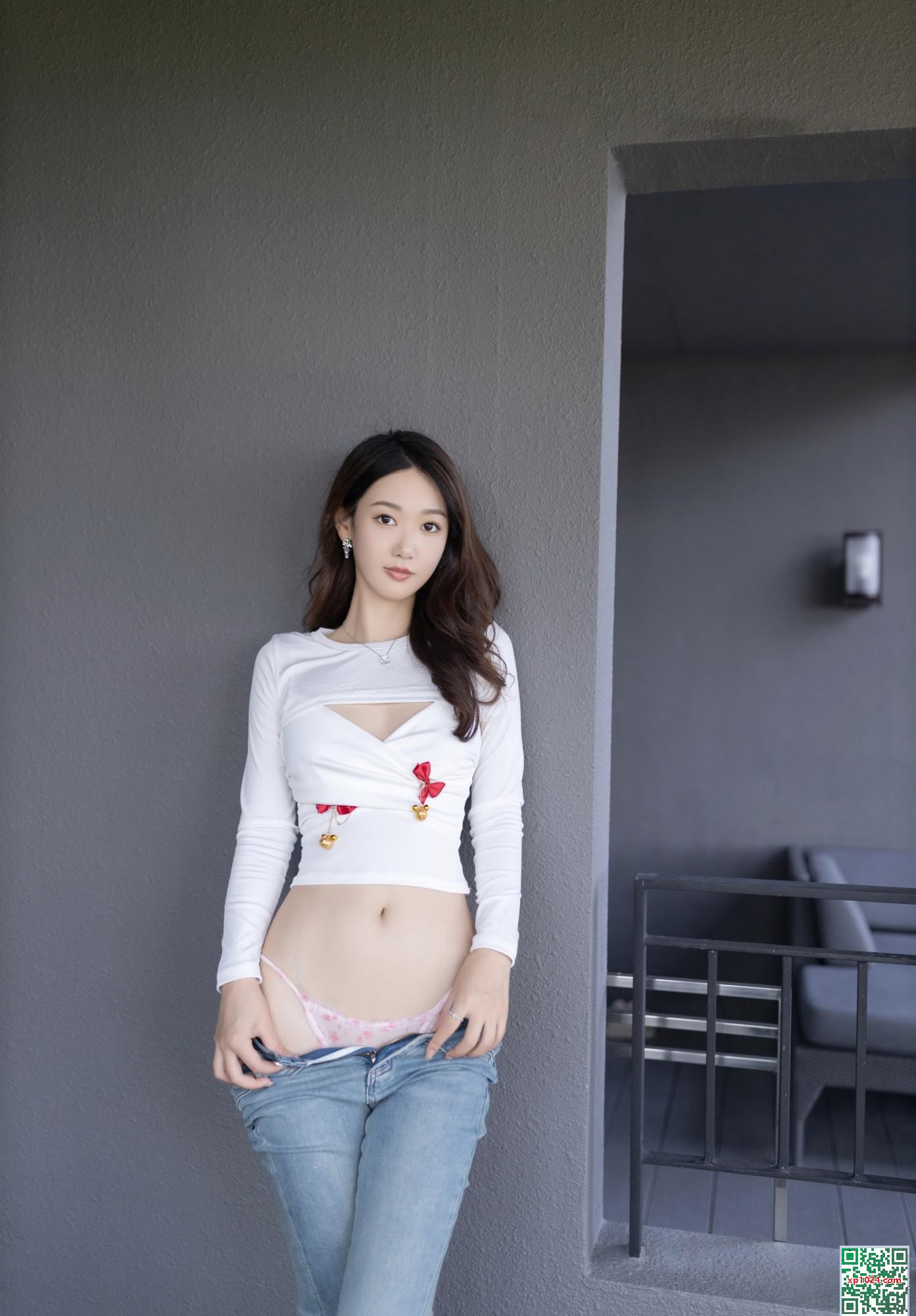 Tang Anqi Outdoor Jeans Photo (81p)
