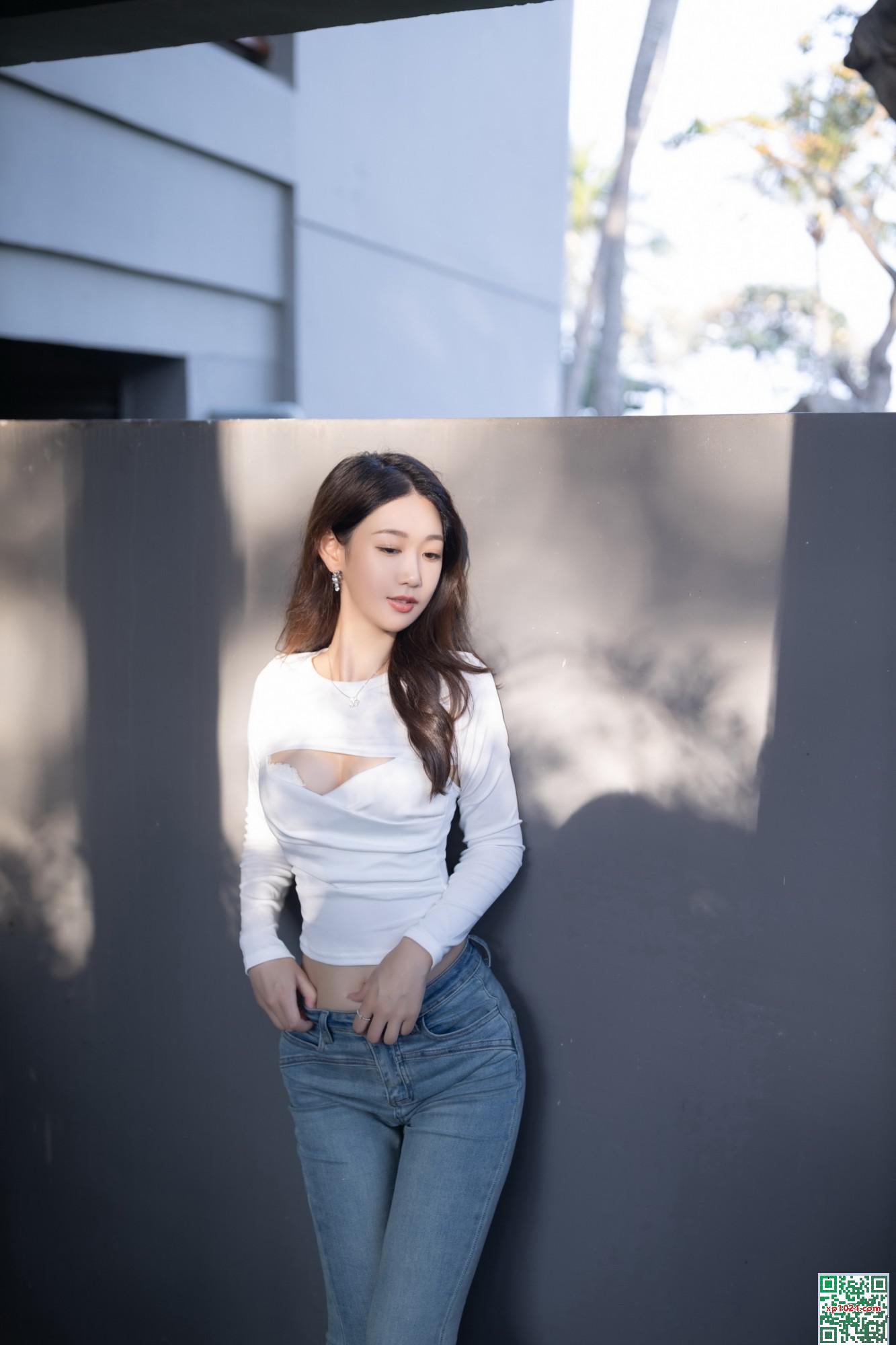 Tang Anqi Outdoor Jeans Photo (81p)