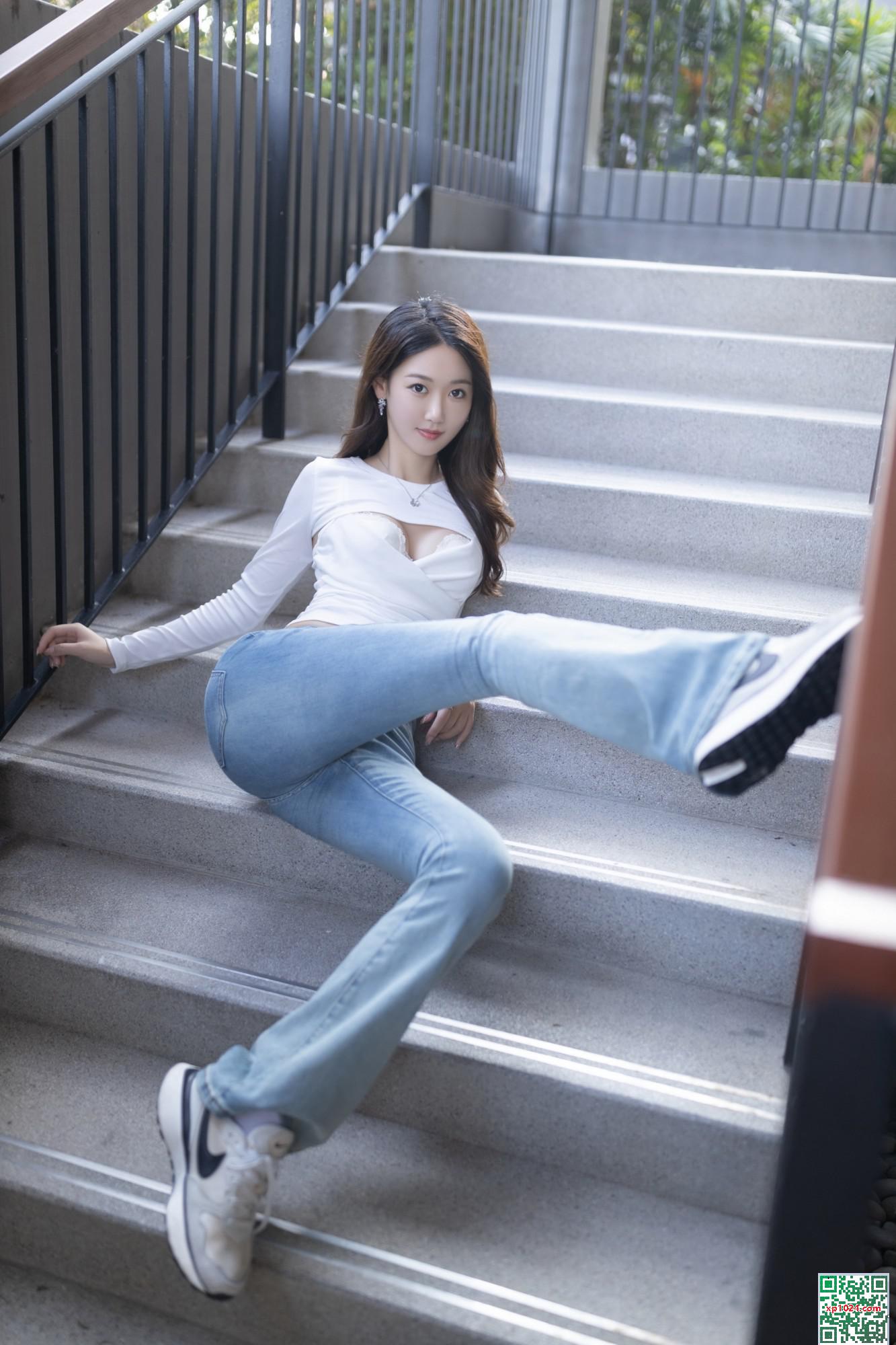 Tang Anqi Outdoor Jeans Photo (81p)
