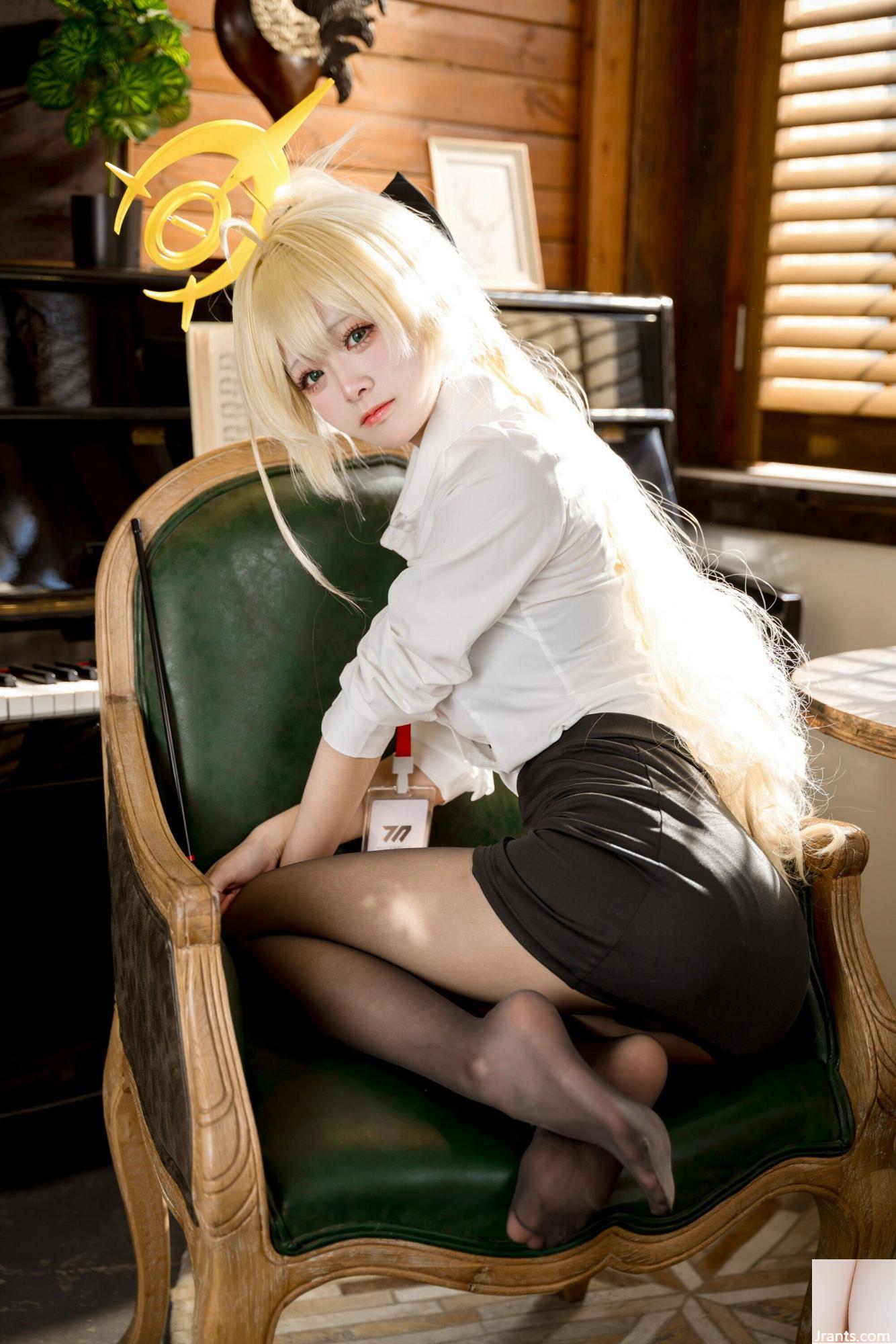 (مجموعة عبر الإنترنت) Girl Girl Jiuqi Meow &#8220;Smiling Smiling&#8221; VIP Exclusive (56p)