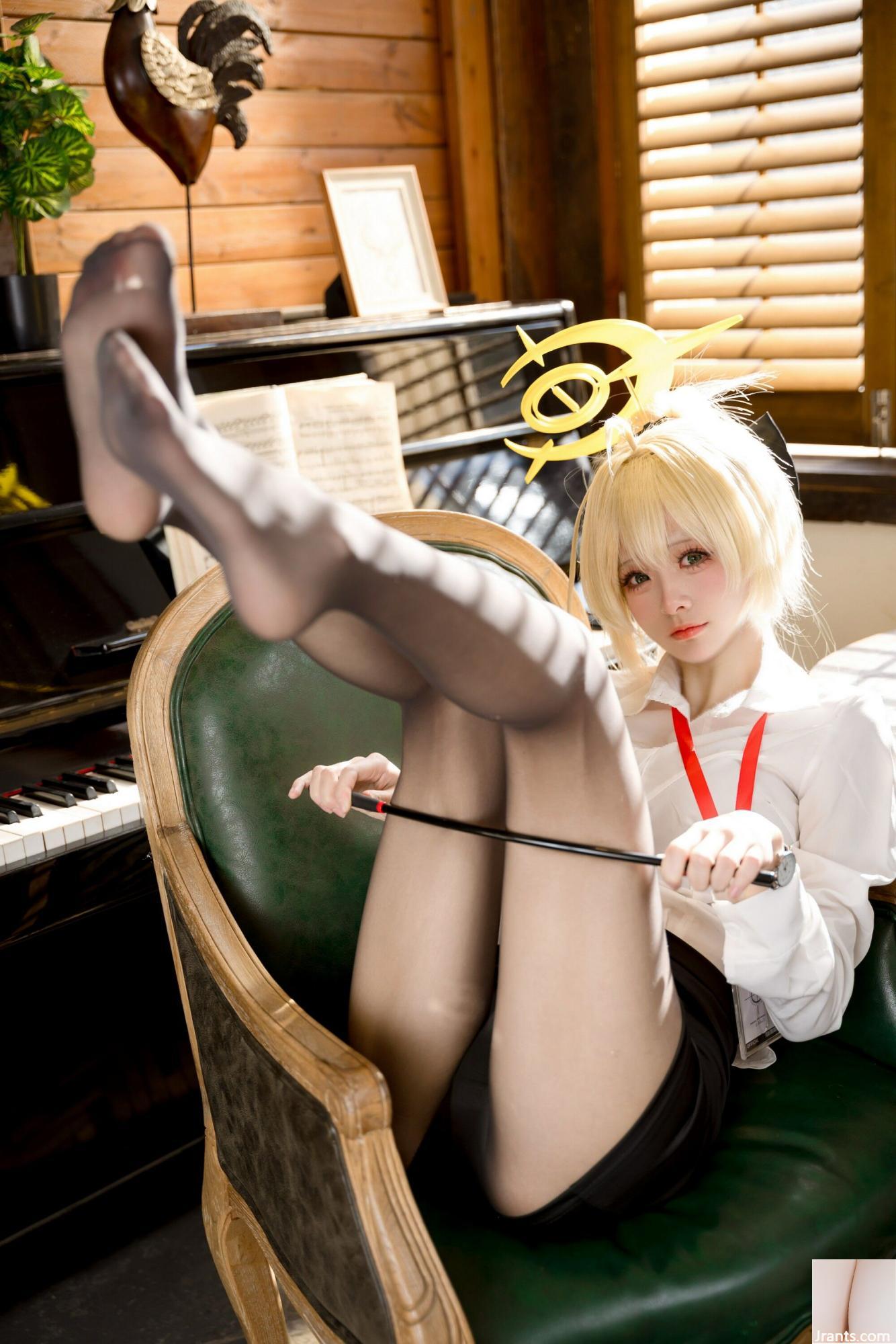 (مجموعة عبر الإنترنت) Girl Girl Jiuqi Meow &#8220;Smiling Smiling&#8221; VIP Exclusive (56p)