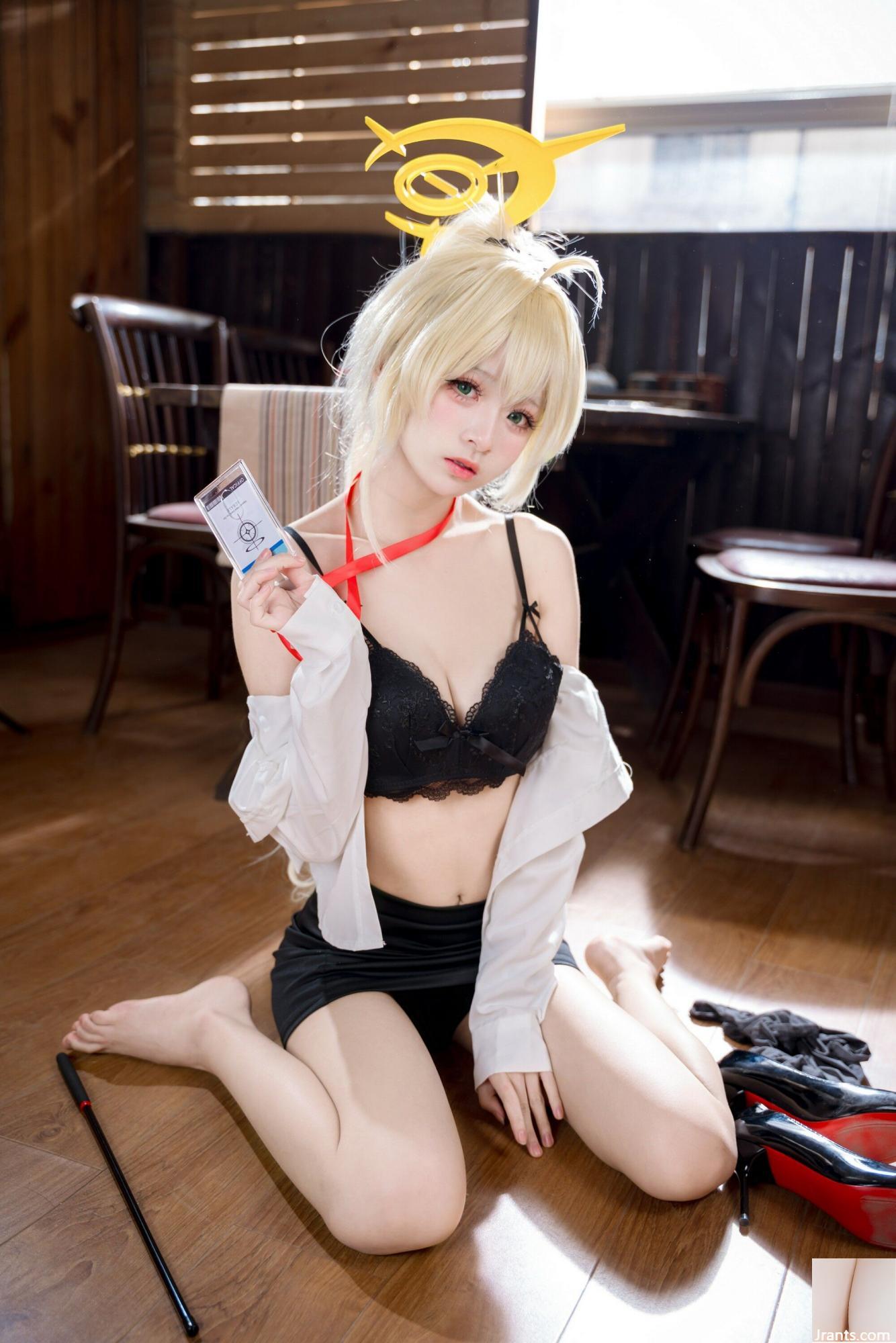 (مجموعة عبر الإنترنت) Girl Girl Jiuqi Meow &#8220;Smiling Smiling&#8221; VIP Exclusive (56p)